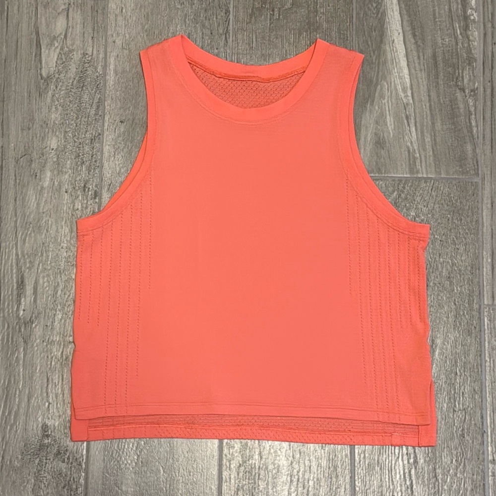 Lululemon train to be tank top